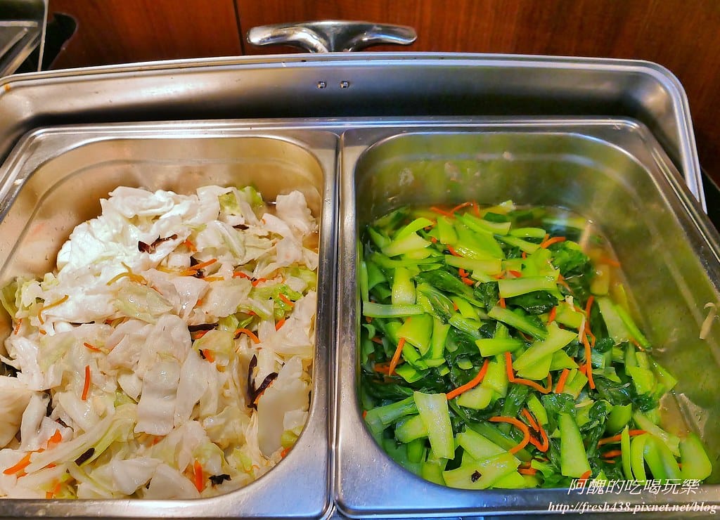 【新北美食】麗京棧酒店-彩京苑自助百匯,挪威鮭魚月,讓您大啖鮭魚,更有超大隻螯蝦,各式豐富百匯讓您吃飽又吃巧! - 第40張圖 24