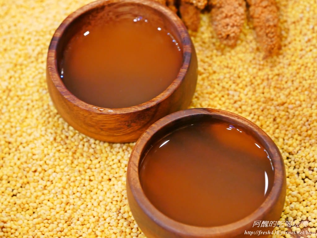 【新北美食】烏來景麗特產行,小米麻糬、新鮮果乾、香純小米酒、溫泉皮蛋,烏來老街一日遊,泡湯、賞景、吃美食,特產帶回家!(文末抽獎) - 第15張圖 P1610836