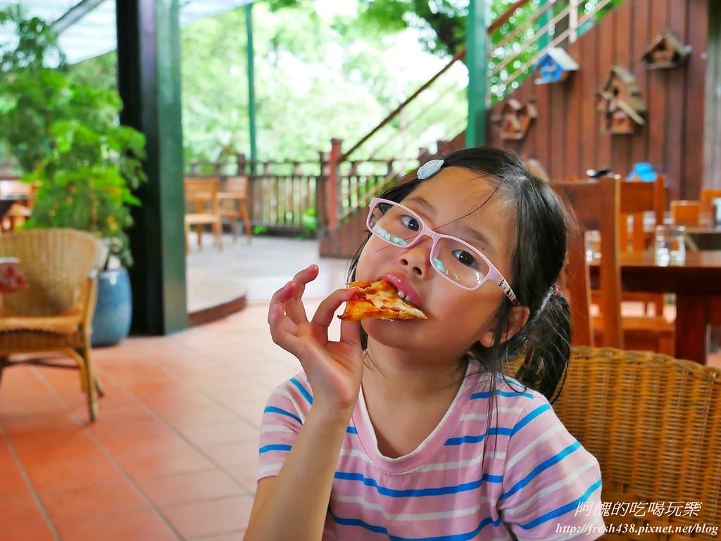 【苗栗景點】四方鮮乳牧場,瘋滑草、餵小牛、吃美食、做披薩,還可露營超有趣! - 第97張圖 74-2