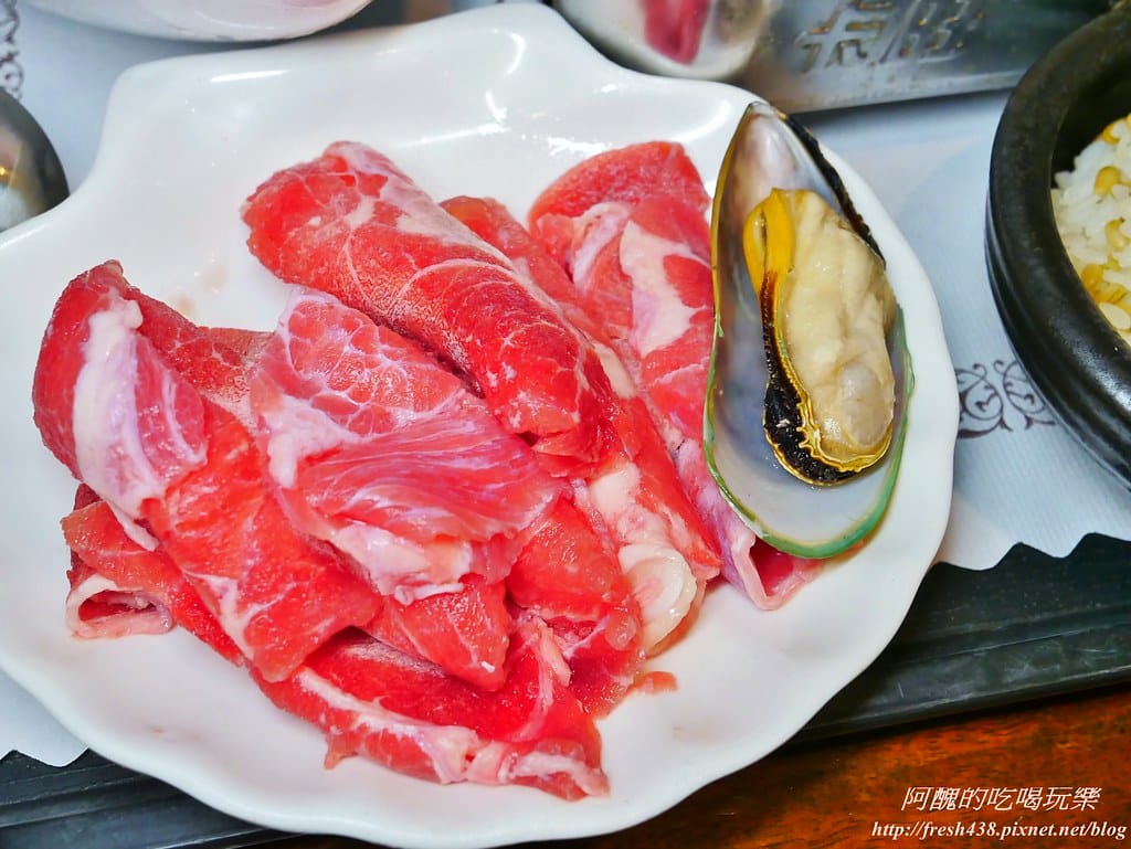 【苗栗景點】四方鮮乳牧場,瘋滑草、餵小牛、吃美食、做披薩,還可露營超有趣! - 第85張圖 79