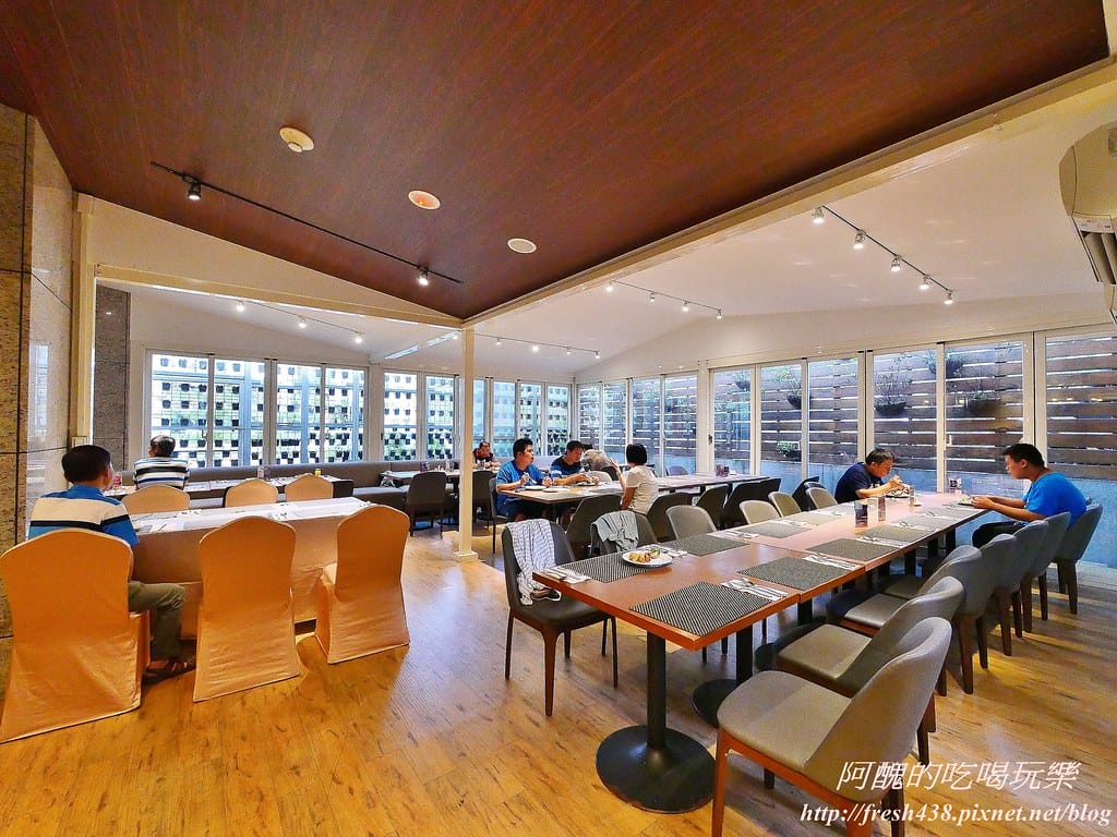 【新北美食】麗京棧酒店-彩京苑自助百匯,挪威鮭魚月,讓您大啖鮭魚,更有超大隻螯蝦,各式豐富百匯讓您吃飽又吃巧! - 第12張圖 8-4