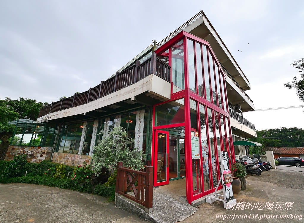 【苗栗景點】四方鮮乳牧場,瘋滑草、餵小牛、吃美食、做披薩,還可露營超有趣! - 第62張圖 53