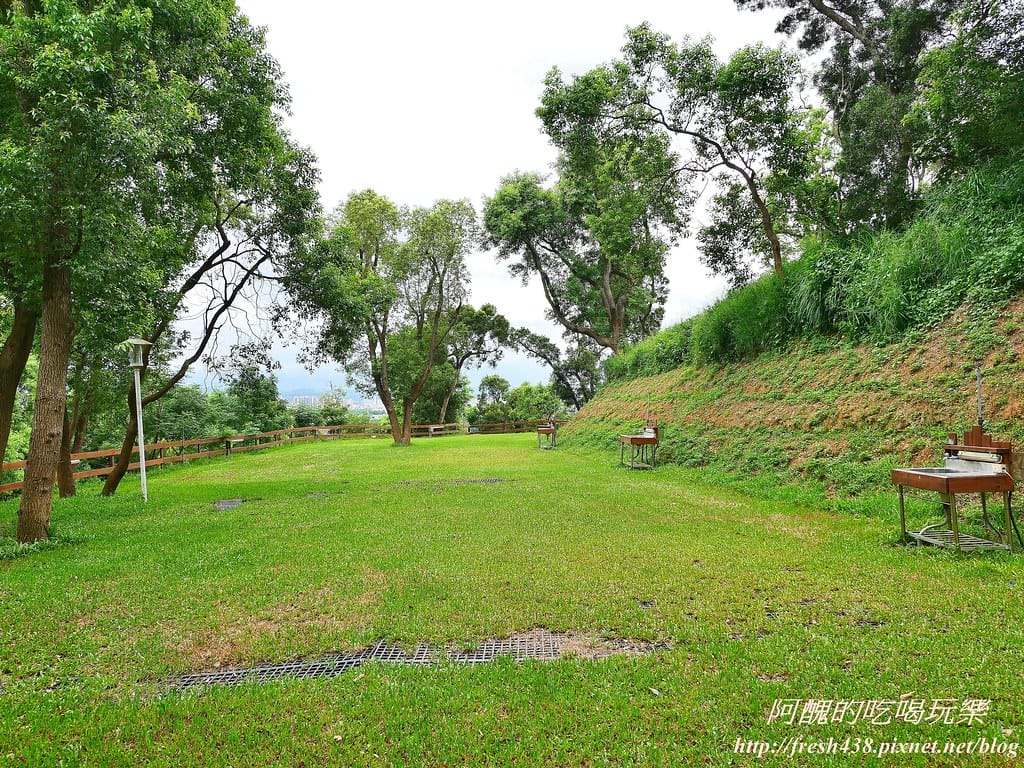 【苗栗景點】四方鮮乳牧場,瘋滑草、餵小牛、吃美食、做披薩,還可露營超有趣! - 第54張圖 38