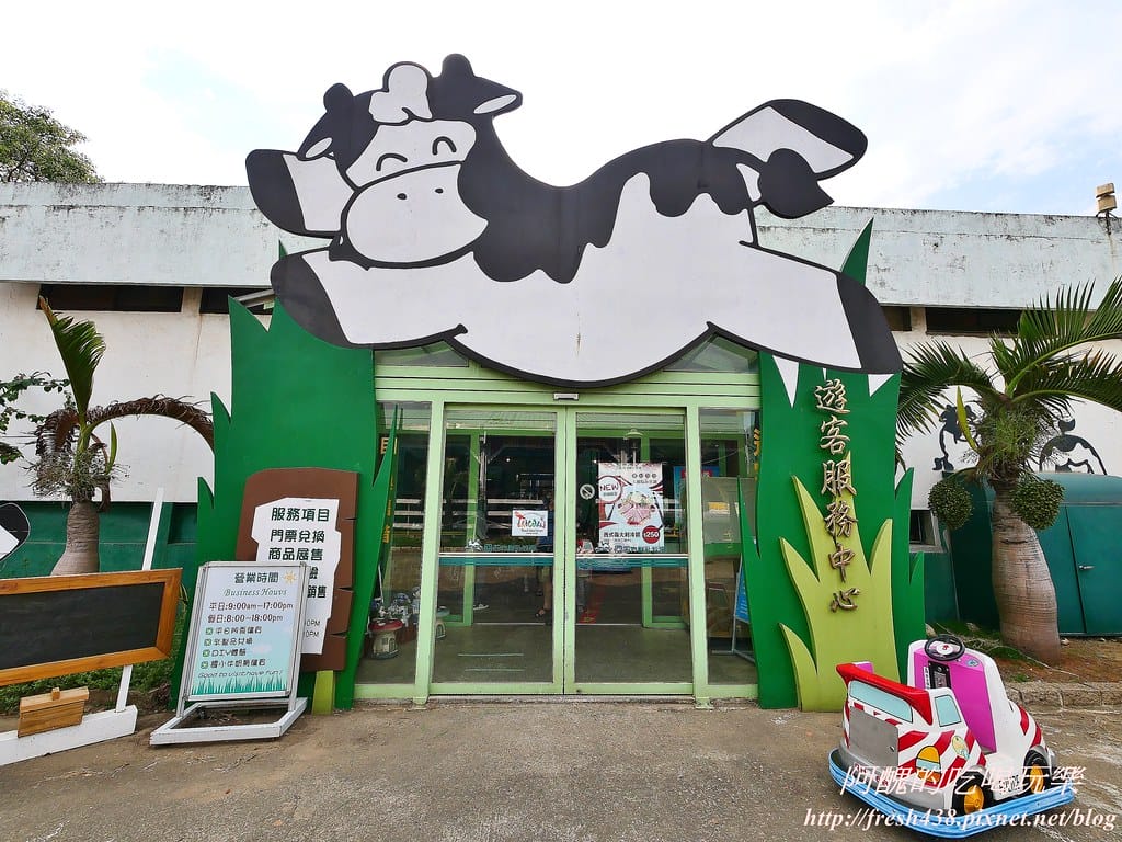 【苗栗景點】四方鮮乳牧場,瘋滑草、餵小牛、吃美食、做披薩,還可露營超有趣! - 第13張圖 10