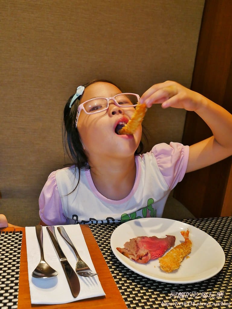 【新北美食】麗京棧酒店-彩京苑自助百匯,挪威鮭魚月,讓您大啖鮭魚,更有超大隻螯蝦,各式豐富百匯讓您吃飽又吃巧! - 第44張圖 46