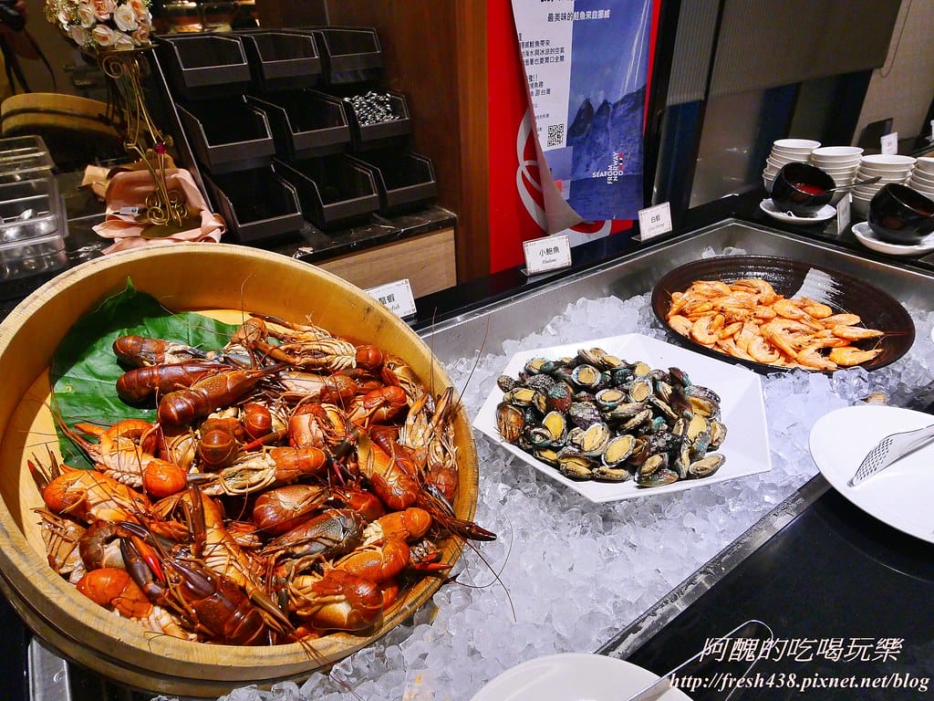 【新北美食】麗京棧酒店-彩京苑自助百匯,挪威鮭魚月,讓您大啖鮭魚,更有超大隻螯蝦,各式豐富百匯讓您吃飽又吃巧! - 第22張圖 12