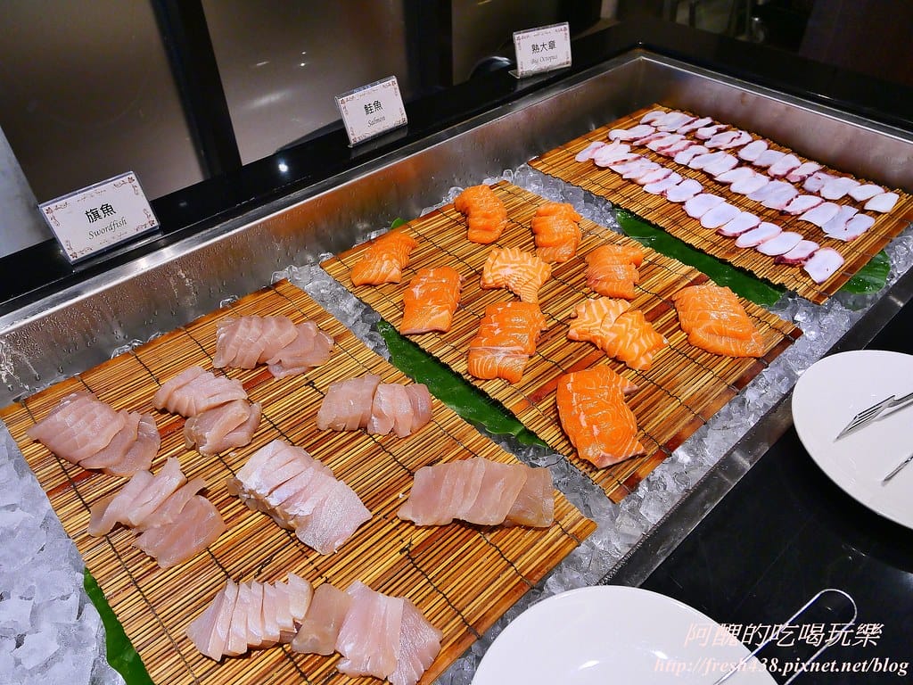 【新北美食】麗京棧酒店-彩京苑自助百匯,挪威鮭魚月,讓您大啖鮭魚,更有超大隻螯蝦,各式豐富百匯讓您吃飽又吃巧! - 第26張圖 14