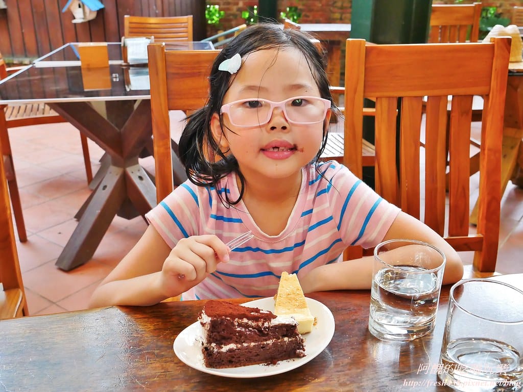 【苗栗景點】四方鮮乳牧場,瘋滑草、餵小牛、吃美食、做披薩,還可露營超有趣! - 第79張圖 67