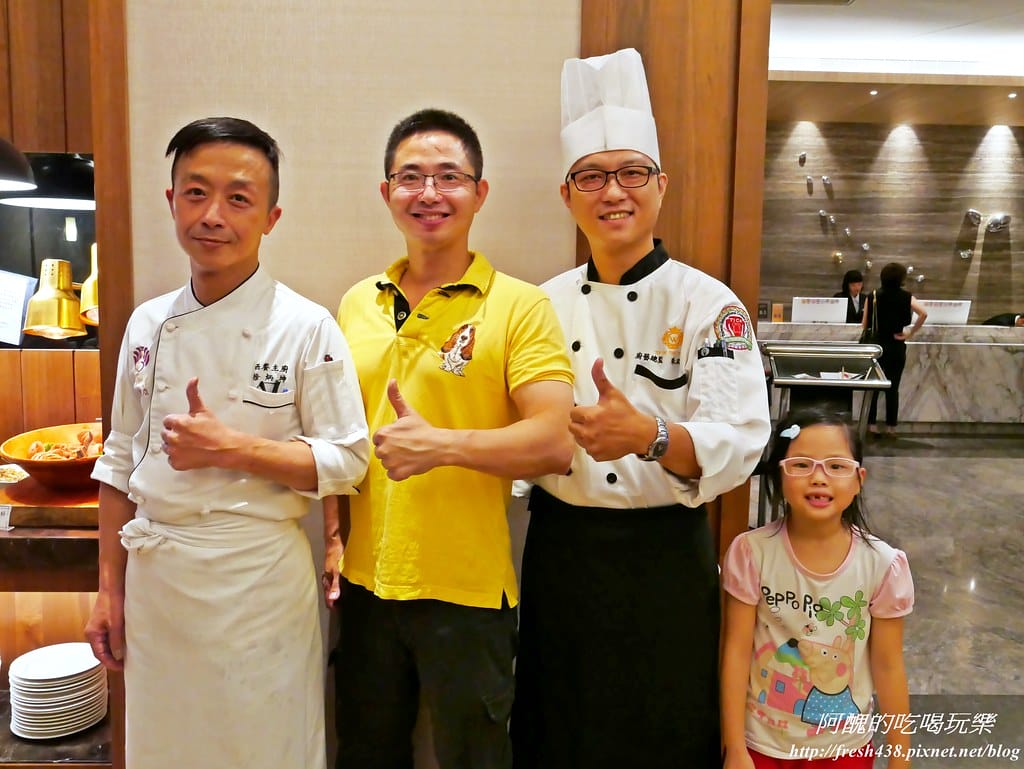 【新北美食】麗京棧酒店-彩京苑自助百匯,挪威鮭魚月,讓您大啖鮭魚,更有超大隻螯蝦,各式豐富百匯讓您吃飽又吃巧! - 第82張圖 P1620025