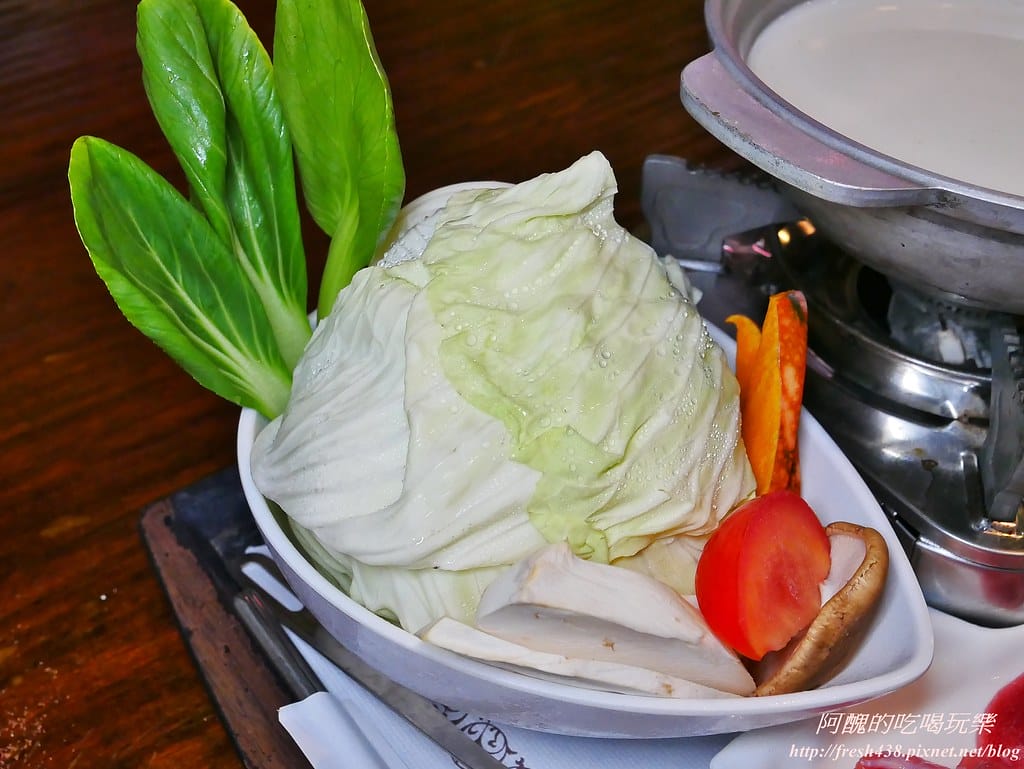 【苗栗景點】四方鮮乳牧場,瘋滑草、餵小牛、吃美食、做披薩,還可露營超有趣! - 第84張圖 78