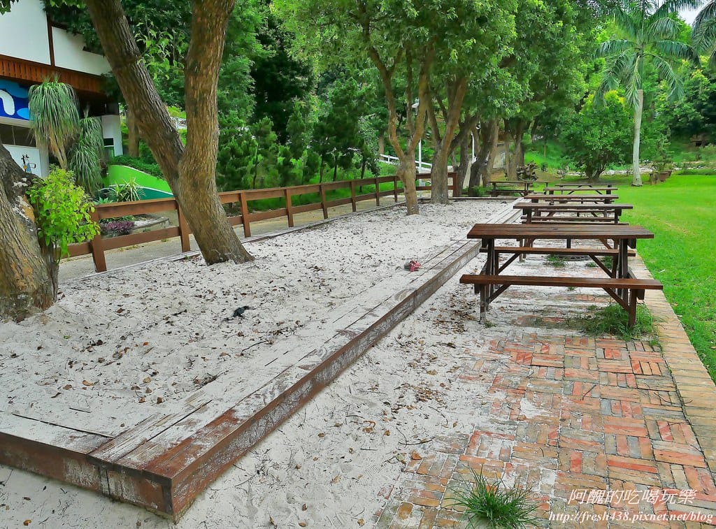 【苗栗景點】四方鮮乳牧場,瘋滑草、餵小牛、吃美食、做披薩,還可露營超有趣! - 第43張圖 35-5