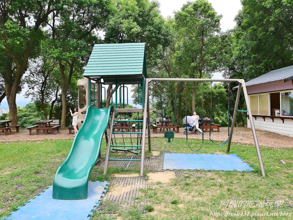 【苗栗景點】四方鮮乳牧場,瘋滑草、餵小牛、吃美食、做披薩,還可露營超有趣! - 第41張圖 35-9