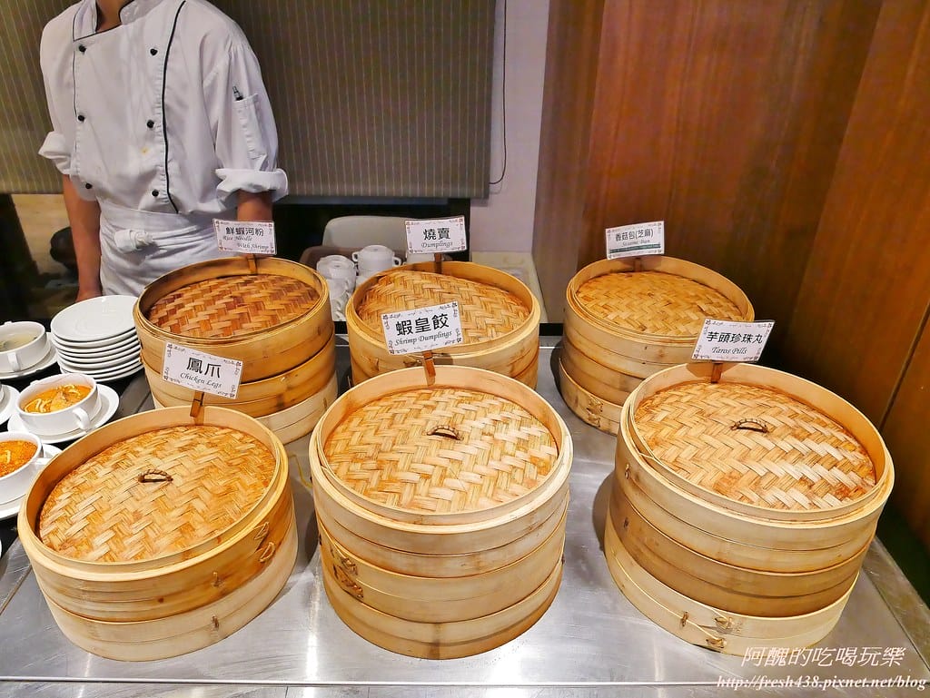 【新北美食】麗京棧酒店-彩京苑自助百匯,挪威鮭魚月,讓您大啖鮭魚,更有超大隻螯蝦,各式豐富百匯讓您吃飽又吃巧! - 第32張圖 17