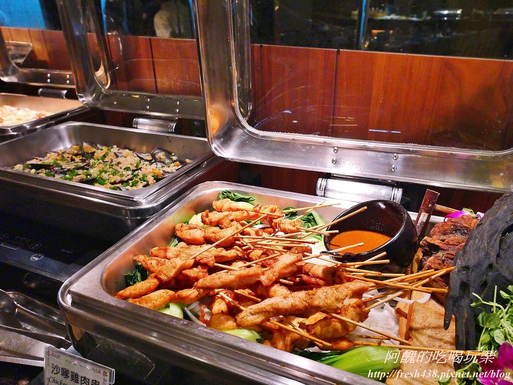 【新北美食】麗京棧酒店-彩京苑自助百匯,挪威鮭魚月,讓您大啖鮭魚,更有超大隻螯蝦,各式豐富百匯讓您吃飽又吃巧! - 第36張圖 21