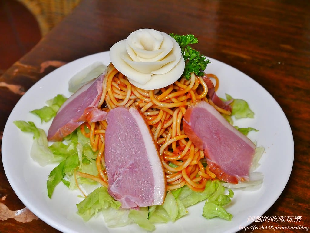 【苗栗景點】四方鮮乳牧場,瘋滑草、餵小牛、吃美食、做披薩,還可露營超有趣! - 第80張圖 75