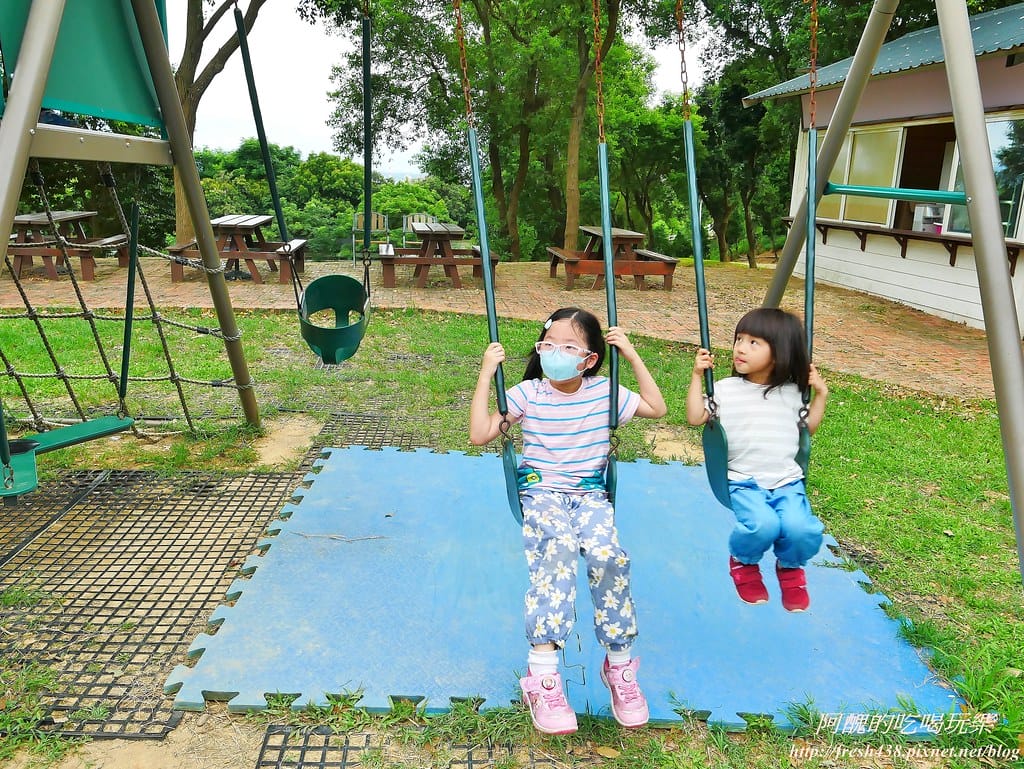 【苗栗景點】四方鮮乳牧場,瘋滑草、餵小牛、吃美食、做披薩,還可露營超有趣! - 第42張圖 35-6