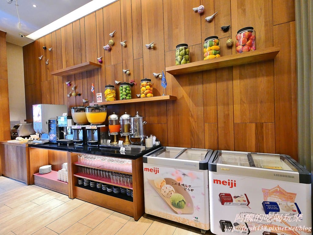 【新北美食】麗京棧酒店-彩京苑自助百匯,挪威鮭魚月,讓您大啖鮭魚,更有超大隻螯蝦,各式豐富百匯讓您吃飽又吃巧! - 第53張圖 29