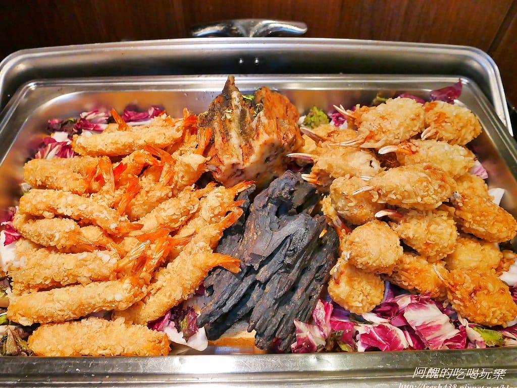 【新北美食】麗京棧酒店-彩京苑自助百匯,挪威鮭魚月,讓您大啖鮭魚,更有超大隻螯蝦,各式豐富百匯讓您吃飽又吃巧! - 第39張圖 23