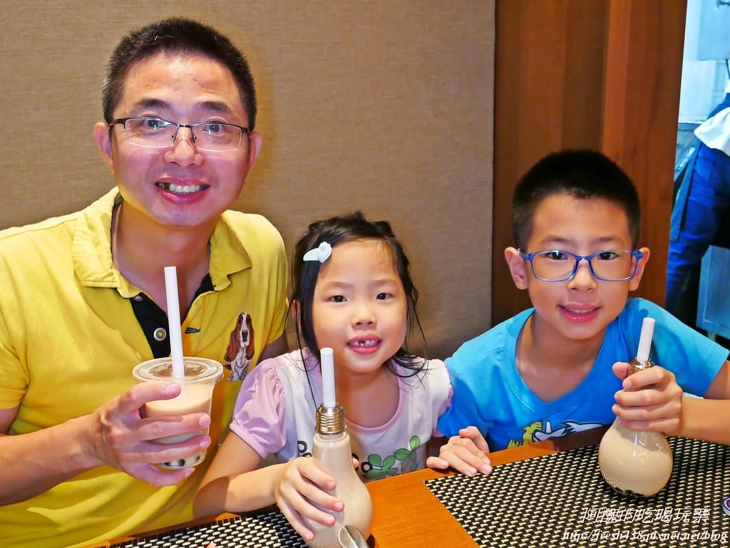 【新北美食】麗京棧酒店-彩京苑自助百匯,挪威鮭魚月,讓您大啖鮭魚,更有超大隻螯蝦,各式豐富百匯讓您吃飽又吃巧! - 第71張圖 P1620022