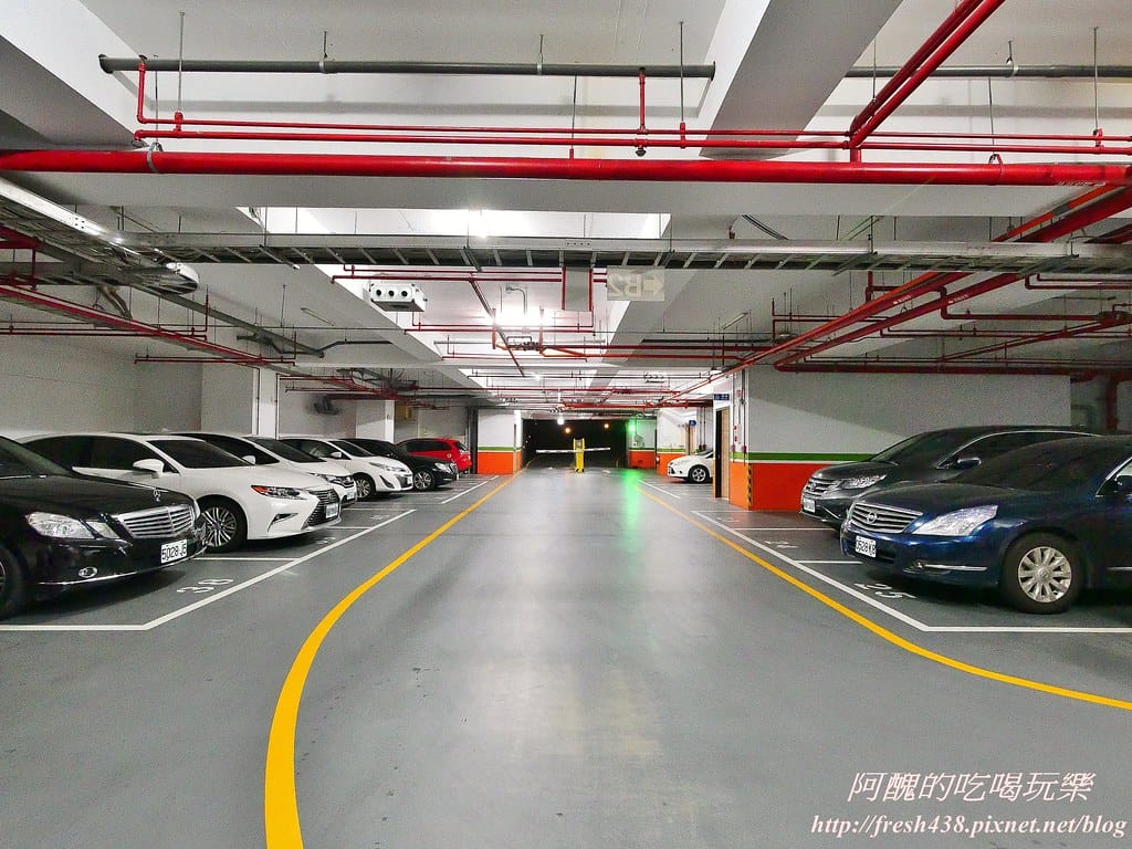 【新北美食】麗京棧酒店-彩京苑自助百匯,挪威鮭魚月,讓您大啖鮭魚,更有超大隻螯蝦,各式豐富百匯讓您吃飽又吃巧! - 第5張圖 6