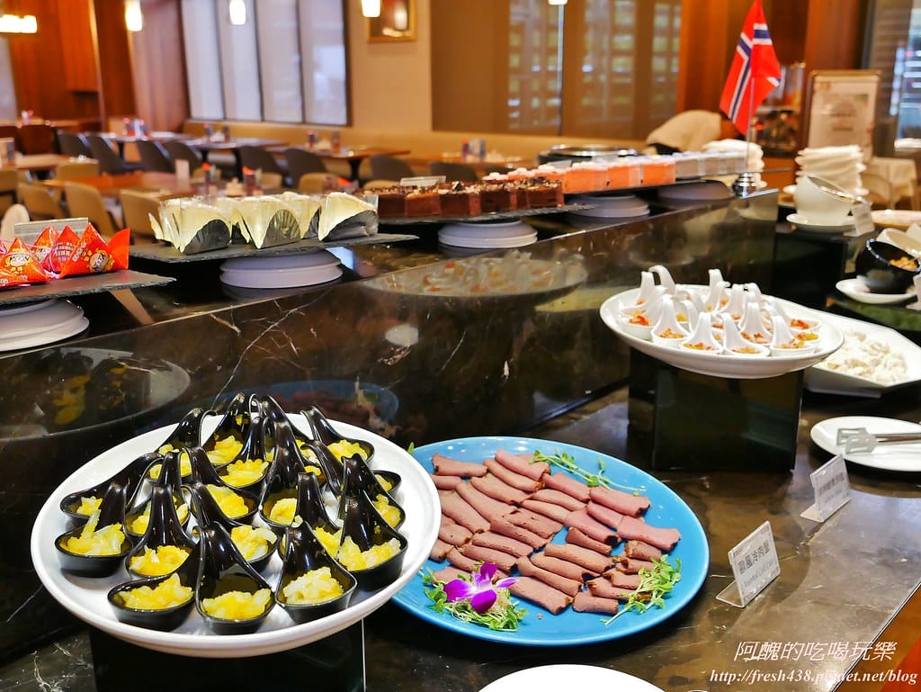 【新北美食】麗京棧酒店-彩京苑自助百匯,挪威鮭魚月,讓您大啖鮭魚,更有超大隻螯蝦,各式豐富百匯讓您吃飽又吃巧! - 第14張圖 9-2
