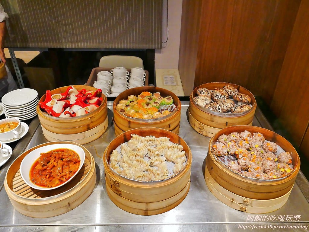 【新北美食】麗京棧酒店-彩京苑自助百匯,挪威鮭魚月,讓您大啖鮭魚,更有超大隻螯蝦,各式豐富百匯讓您吃飽又吃巧! - 第33張圖 17-0