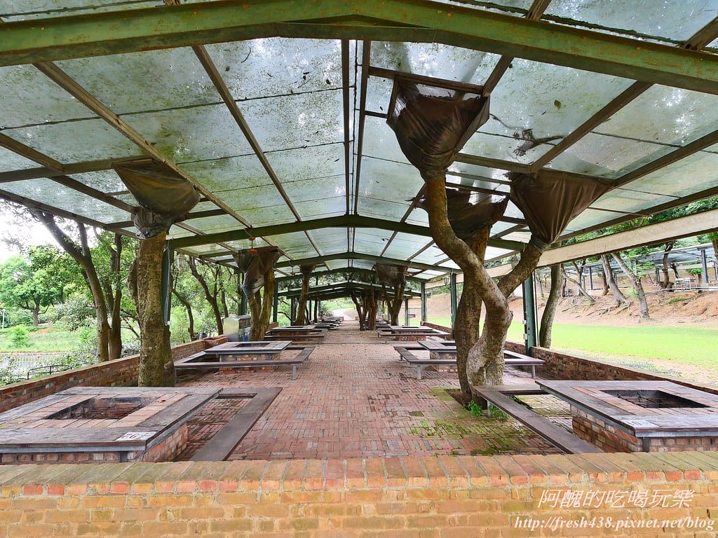 【苗栗景點】四方鮮乳牧場,瘋滑草、餵小牛、吃美食、做披薩,還可露營超有趣! - 第52張圖 36