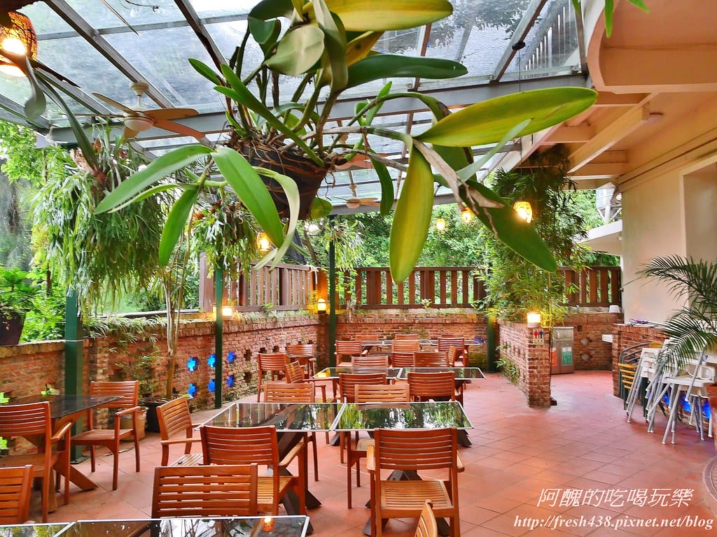 【苗栗景點】四方鮮乳牧場,瘋滑草、餵小牛、吃美食、做披薩,還可露營超有趣! - 第68張圖 58