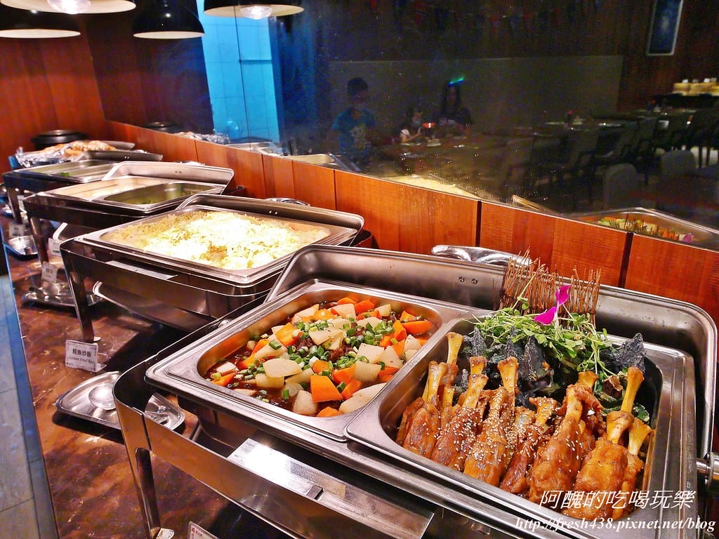 【新北美食】麗京棧酒店-彩京苑自助百匯,挪威鮭魚月,讓您大啖鮭魚,更有超大隻螯蝦,各式豐富百匯讓您吃飽又吃巧! - 第37張圖 21-1