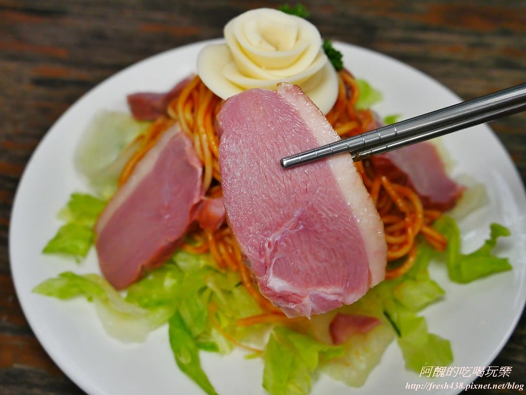 【苗栗景點】四方鮮乳牧場,瘋滑草、餵小牛、吃美食、做披薩,還可露營超有趣! - 第82張圖 76-1