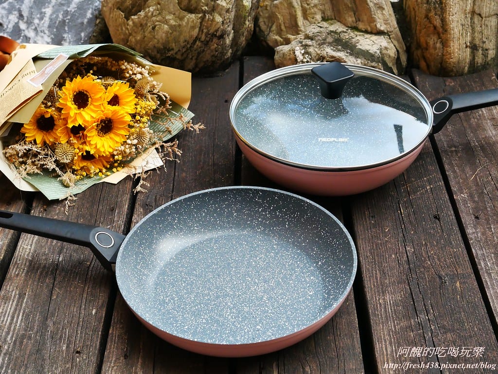 【鍋具推薦】韓國耐用富林NEOFLAM廚神大理石系列,粉紅鍋具超夢幻,安全不沾真正讚。瓦斯爐、電磁爐、鹵素爐、電爐通通可以用。 - 第36張圖 P1550830