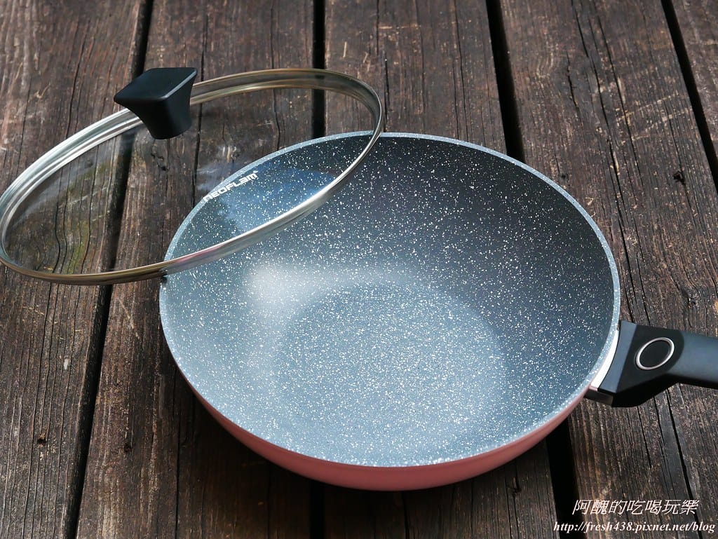 【鍋具推薦】韓國耐用富林NEOFLAM廚神大理石系列,粉紅鍋具超夢幻,安全不沾真正讚。瓦斯爐、電磁爐、鹵素爐、電爐通通可以用。 - 第8張圖 P1550839