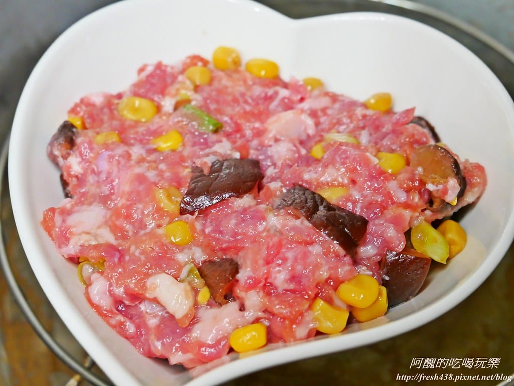 【電鍋食譜】香菇玉米蒸肉,零廚藝、超美味,新手也能輕鬆料理。 - 第8張圖 P1630496