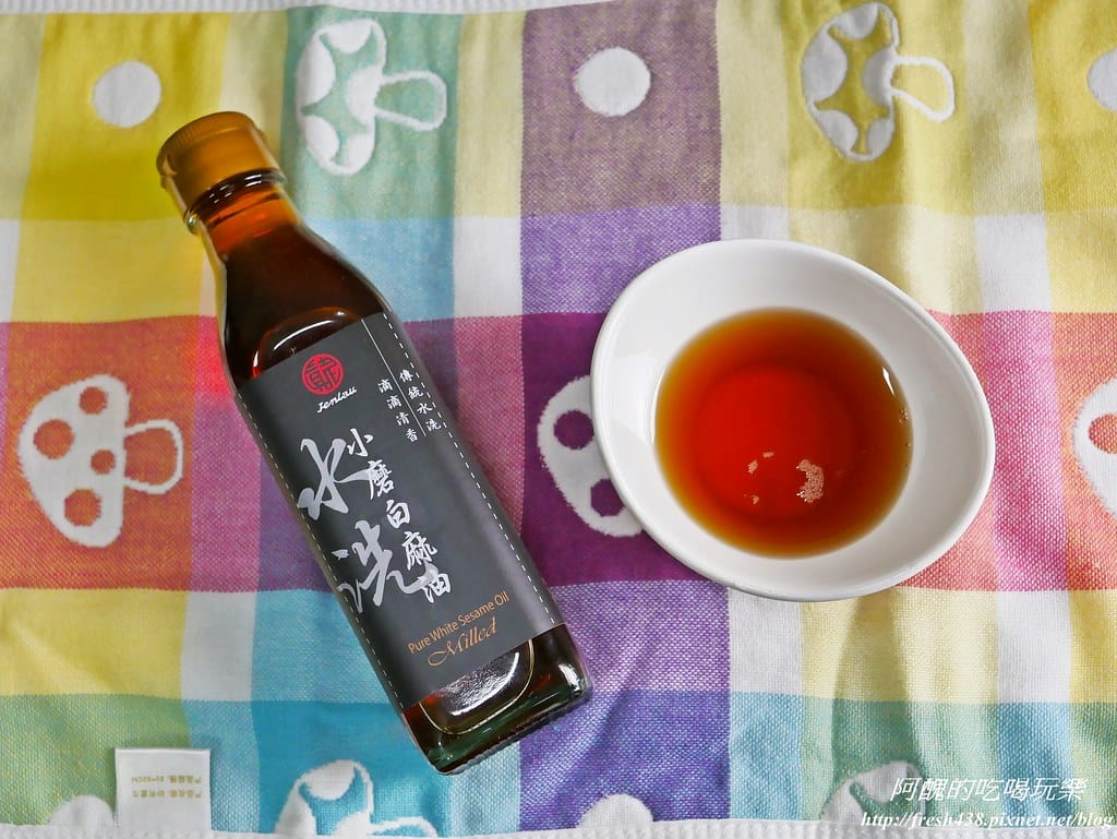 真老麻油,傳香一甲子,純小磨白麻油、純黑芝麻醬,翻轉您我的味蕾,守護眾人的健康。 - 第8張圖 P1640122