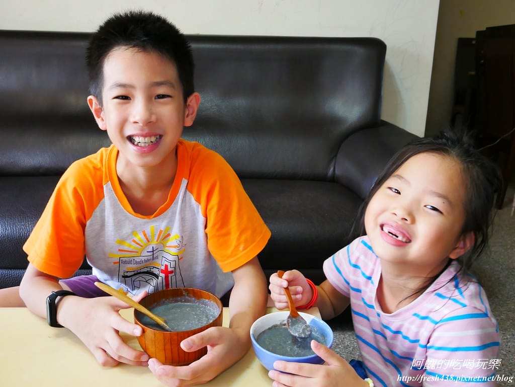 真老麻油,傳香一甲子,純小磨白麻油、純黑芝麻醬,翻轉您我的味蕾,守護眾人的健康。 - 第24張圖 P1640189