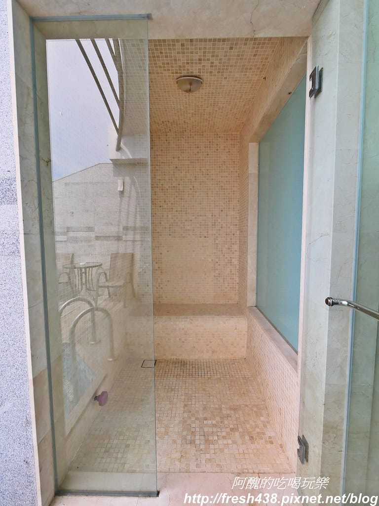 P1005002