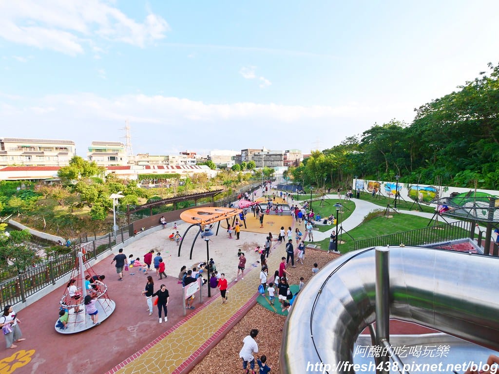 【新北免費景點】鶯歌永吉公園,特色遊戲場全新啟用,地址/停車場/設備內容/公廁位置全公開,孩子們的快樂天堂。 - 第31張圖 P1011904