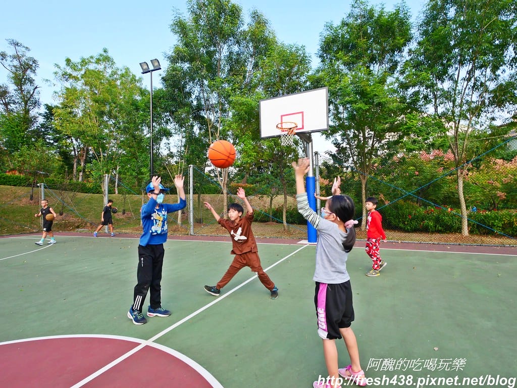 【新北免費景點】鶯歌永吉公園,特色遊戲場全新啟用,地址/停車場/設備內容/公廁位置全公開,孩子們的快樂天堂。 - 第11張圖 P1011971