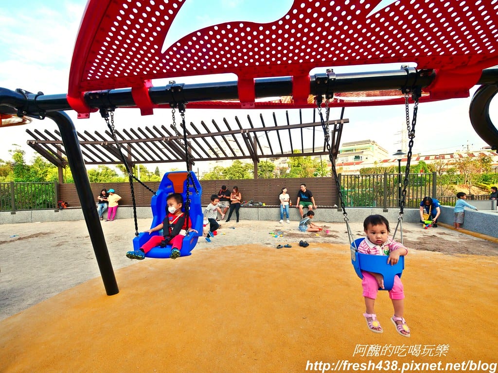 【新北免費景點】鶯歌永吉公園,特色遊戲場全新啟用,地址/停車場/設備內容/公廁位置全公開,孩子們的快樂天堂。 - 第42張圖 P1011936