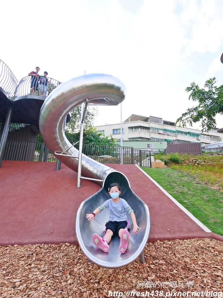 【新北免費景點】鶯歌永吉公園,特色遊戲場全新啟用,地址/停車場/設備內容/公廁位置全公開,孩子們的快樂天堂。 - 第19張圖 P1011892