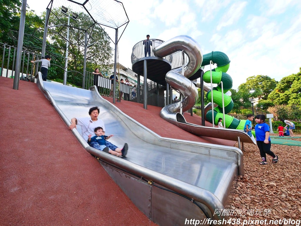 【新北免費景點】鶯歌永吉公園,特色遊戲場全新啟用,地址/停車場/設備內容/公廁位置全公開,孩子們的快樂天堂。 - 第22張圖 P1011894