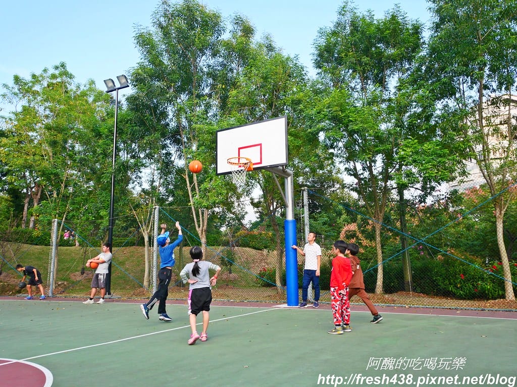 【新北免費景點】鶯歌永吉公園,特色遊戲場全新啟用,地址/停車場/設備內容/公廁位置全公開,孩子們的快樂天堂。 - 第10張圖 P1011972