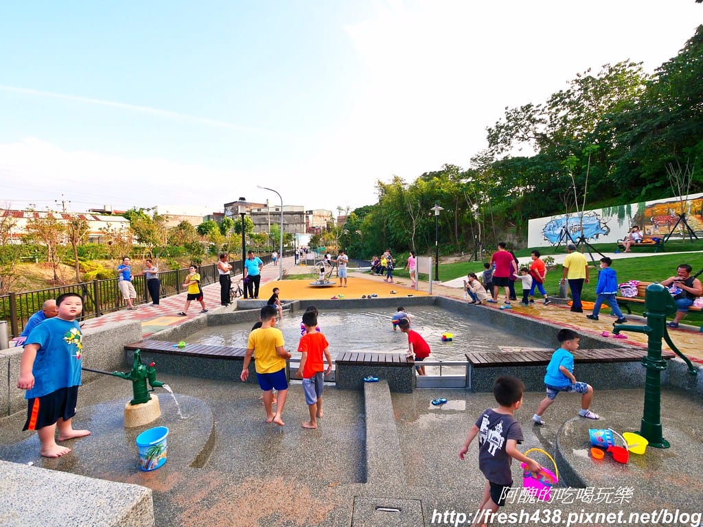 【新北免費景點】鶯歌永吉公園,特色遊戲場全新啟用,地址/停車場/設備內容/公廁位置全公開,孩子們的快樂天堂。 - 第50張圖 P1011942