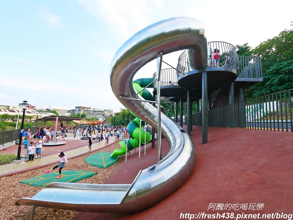 【新北免費景點】鶯歌永吉公園,特色遊戲場全新啟用,地址/停車場/設備內容/公廁位置全公開,孩子們的快樂天堂。 - 第17張圖 P1011953