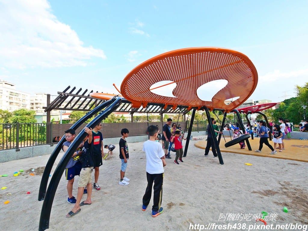 【新北免費景點】鶯歌永吉公園,特色遊戲場全新啟用,地址/停車場/設備內容/公廁位置全公開,孩子們的快樂天堂。 - 第46張圖 P1011918