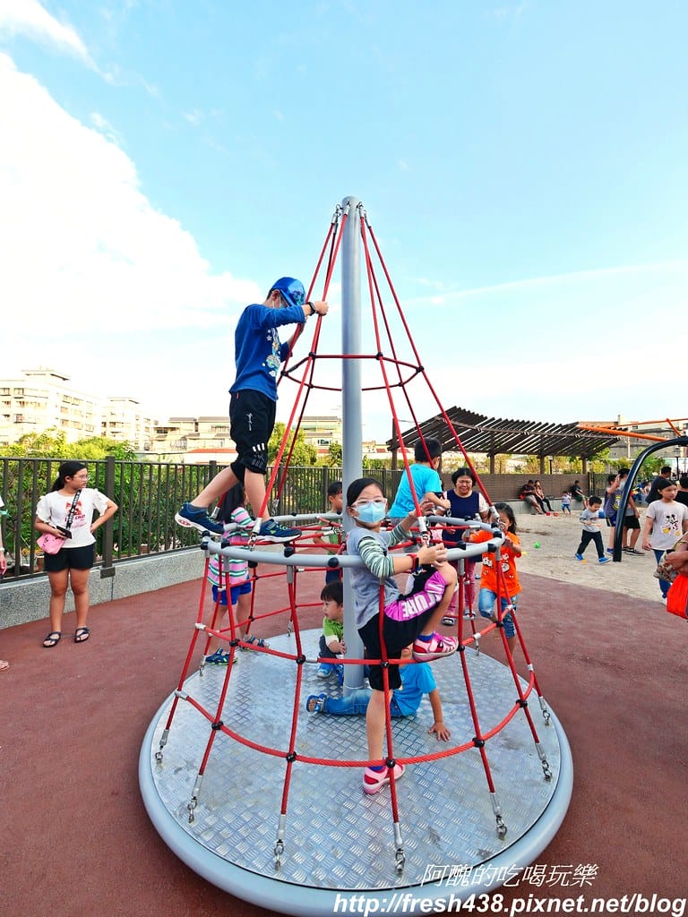 【新北免費景點】鶯歌永吉公園,特色遊戲場全新啟用,地址/停車場/設備內容/公廁位置全公開,孩子們的快樂天堂。 - 第37張圖 P1011917