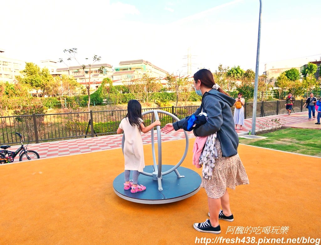 【新北免費景點】鶯歌永吉公園,特色遊戲場全新啟用,地址/停車場/設備內容/公廁位置全公開,孩子們的快樂天堂。 - 第38張圖 P1011926