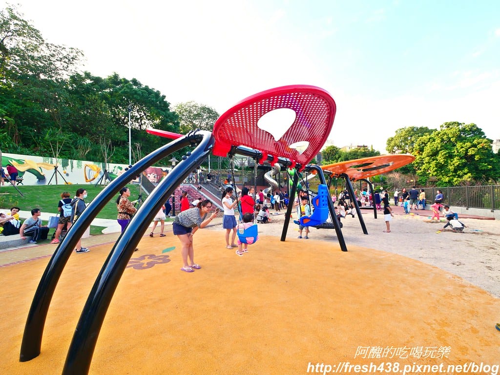【新北免費景點】鶯歌永吉公園,特色遊戲場全新啟用,地址/停車場/設備內容/公廁位置全公開,孩子們的快樂天堂。 - 第40張圖 P1011935