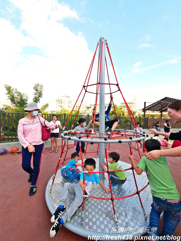 【新北免費景點】鶯歌永吉公園,特色遊戲場全新啟用,地址/停車場/設備內容/公廁位置全公開,孩子們的快樂天堂。 - 第36張圖 P1011915
