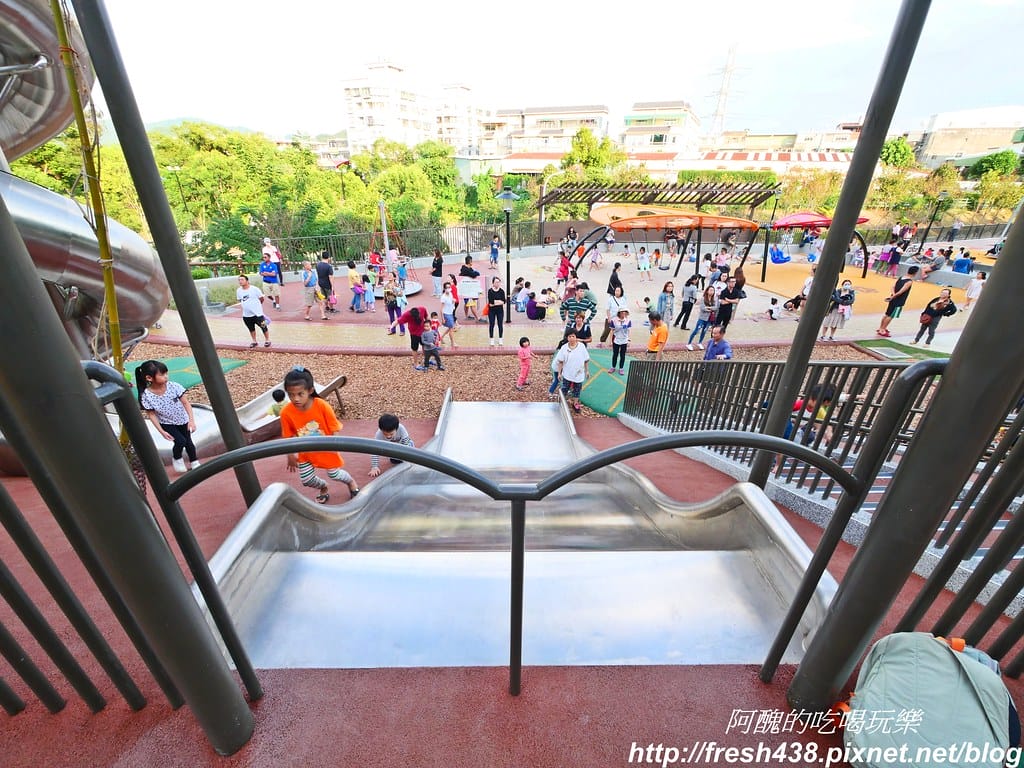 【新北免費景點】鶯歌永吉公園,特色遊戲場全新啟用,地址/停車場/設備內容/公廁位置全公開,孩子們的快樂天堂。 - 第26張圖 P1011896